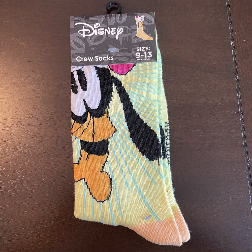 NEW Disney GOOFY Yellow Crew Socks Unisex Adult   Size 9-13